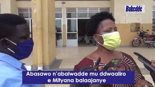 Abasawo N’abalwadde Mu Ddwaaliro e Mityana Balaajanye