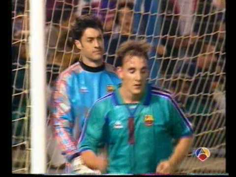 regate de Pineda a De la Peña CF.Extremadura - FC. Barcelona regate de Pineda a De la Peña CF.Extremadura - FC. Barcelona