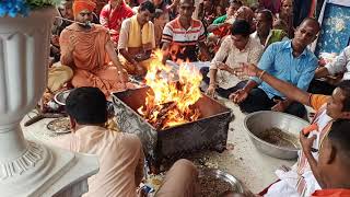 বৈদিক যজ্ঞ। পৌরোহিত্য করেন: শ্রীমৎ স্বামী করণ পুরী মহারাজ।