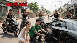 Anh Xe Ôm Đang Thay Lốp Xe Cho Nữ Tỷ Phú, 5 Tên Giang Hồ Xông Tới – 3 Phút Sau Chỉ Còn Tiếng Rên Rỉ!