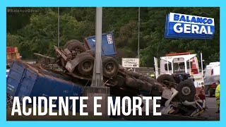 Motorista morre após tombar caminhão na Rodovia dos Bandeirantes