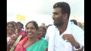 తల్లితో కలిసి పరిటాల శ్రీరామ్.... Paritala Sriram With Mother TDP Minister Paritala Sunitha Video