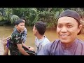 MENJENGUK SISWA KORBAN BANJIR