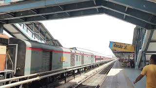 17623 Nanded - Shri Ganganagar Express arriving at Bikaner Junction