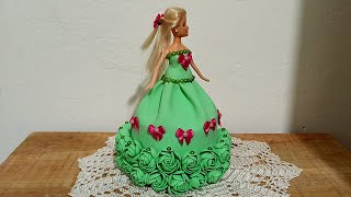 Roupa de boneca barbie com rosas de E.V.A