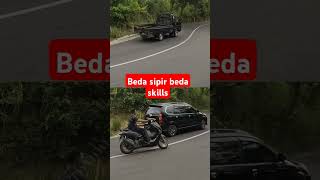 Beda sopir beda skills di tikungan ⬇️ #shorts #automobile #skildriver  #tikungan #transportasi