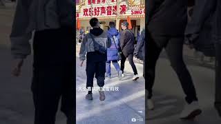 肖战 Xiao Zhan 喜欢他的人看他走路都开心。 肖战游北京环球影城