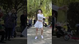 小芳独舞《摇太阳》，太飒了#我们一起摇太阳 #dance #东方舞 #funny #chinesedance #duet #chinadance #chinesedancemusic #happy