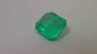 Beautiful 5.10cts! Bright medium bluish Green Colombian Emerald Cut!