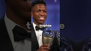 Vinicius Jr remporte le trophée The Best de FIFA. #football #footballshorts #shorts