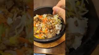 滋滋作響的石鍋拌飯