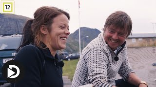 Jegertvillingene | Kristine og Johanne får latterkrampe | discovery+ Norge