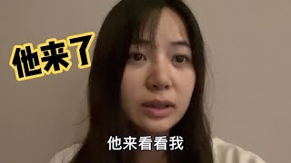 90后女孩又失眠了，杭漂小伙生着病坐在大马路上给妹子弹了一首歌