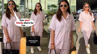 Parineeti Chopra's first appearance at airport after Wedding Date fixed with Raghav Chadha .