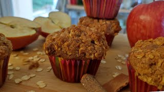 Cinnamon apple muffins with oatmeal crumble topping