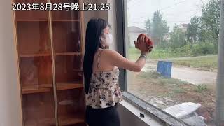 这么漂亮的美女过来给我打扫卫生，是不是有点委屈了没办法、