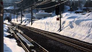 北越急行ほくほく線・まつだい駅「はくたか17号」通過