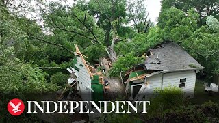 600-year-old oak tree splits house in half in Arkansas