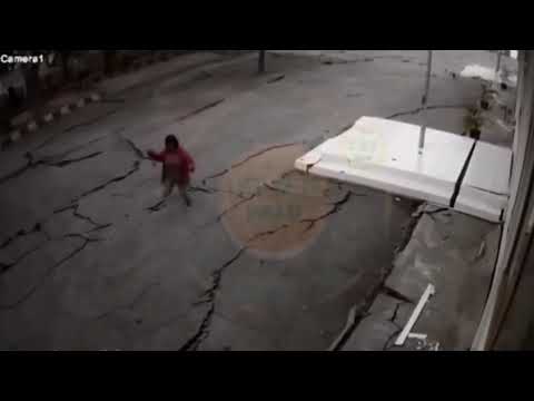 Does the ground open up during an earthquake?