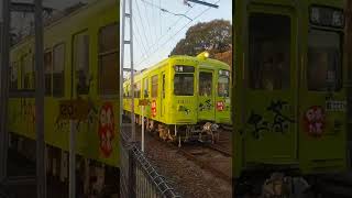 【ことでん】伊藤園「お～いお茶号」ラッピングトレイン（高松琴平電気鉄道1300形電車。元京急1000形）夕焼けの高松築港駅を発車。長尾線とおーいお茶のシンボルカラー緑色の人気車両（四国旅行・香川県）