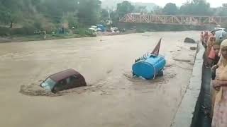 🚨CARS WASHED AWAY AS INDIA FLOODS 🇮🇳 Amavasya Somvati flooding hits Purmandal, Jammu May 30 2022.