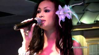 Molyna Lim singing \