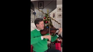 Nardella augura Buon Natale suonando con il violino Jingle Bell Rock