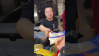 又来吃东北老板的泡面！！太逗了！！冰淇淋牛奶泡面好神奇！！Pt1/2 #章鱼格格 #中国美食 #网红小吃 #街头美食 #路边摊美味 #街边小吃