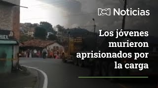 Jóvenes que viajaban como polizones murieron al quedar aprisionados por la carga del vehículo