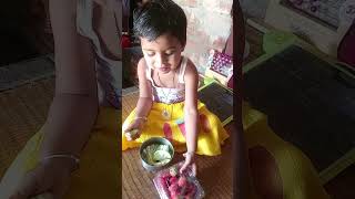 স্মৃতি র বাবাই কী খাবার আনল পিয়ারা না guava?? #cute Baby funny videos 😜🤪😛😝,