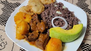 Arroz moro,carne con papas y tostones algo que te va a encantar asi que regalame un like y disfruta