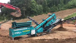 Powerscreen Chieftain 1700 Track HYBRID in Topsoil with Vibrating Grid installed