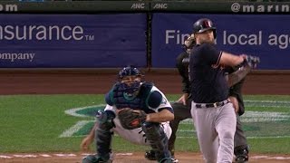 CLE@SEA: Napoli breaks the tie with infield single