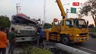 水泥車方向盤鎖死自撞電桿 司機受傷送醫