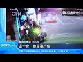 瘋狂路口又撞！轎車闖燈撞機車　騎士噴飛下個路口｜三立新聞台