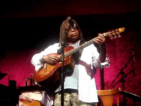 Milton Nascimento - Caminhos Cruzados Ao Vivo 2010 - YouTube