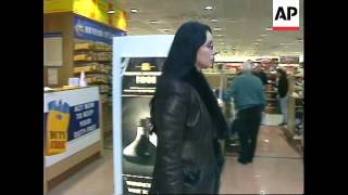 UK: CHER RETURNS TO US AFTER DEATH OF FORMER HUSBAND SONNY BONO