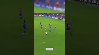 Unbelievable no-look passes by Dani Alves #shorts #footballshorts #footballskills