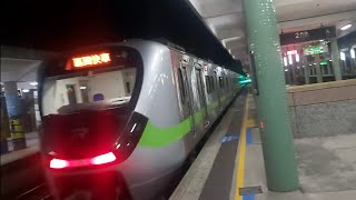 4048次樹林發車經由宜蘭線開往蘇澳的銀綠色微笑號EMU900型十輛一編組EMU902區間快車