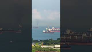 Endless ships waiting offshore at Singapore harbour 😱!