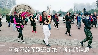 一曲《可可托海的牧羊人》，成都美女跳嗨广场舞，场面太感染人了