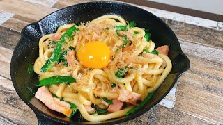 ［スキレット料理］ニラとベーコンの焼きうどん#shorts