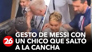 El enorme gesto de Messi con un chico que invadió la cancha para sacarse una foto con él
