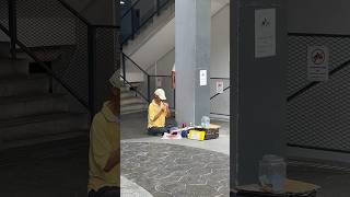 吉隆坡街边吹笛表演Street flute performance in Kuala Lumpur