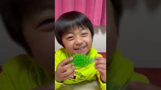 TikTokゼリーをはじめて食べるみなくん😂　まりちゃんいずちゃんチャンネル　#shorts