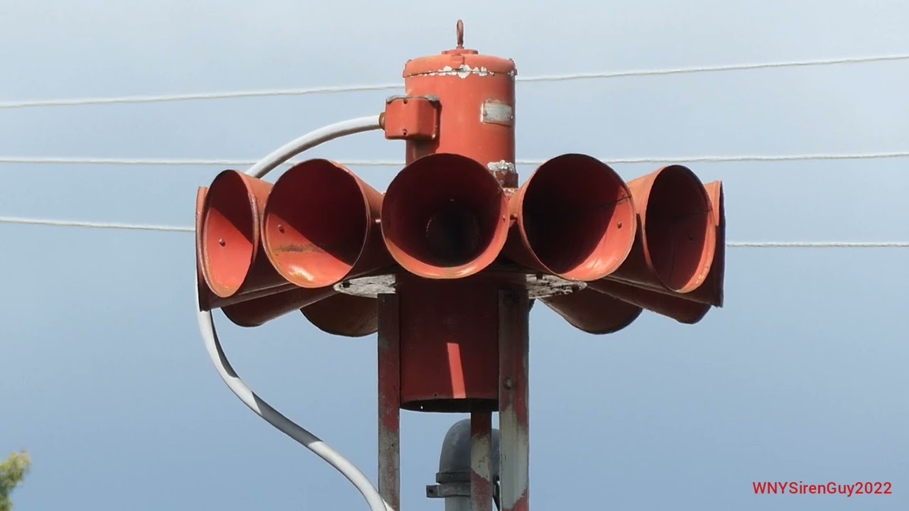 Federal Signal STH-10 Noon Blast - North Rose, NY 9/24/22. - YouTube