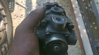 Changing and diagnosing foot valve on Freightliner  Columbia