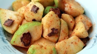 Guava with Salty Dried Plum - Ổi xí muội | Helen's Recipes