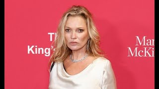 Kate Moss, 50, snapped holding hands with major reggae star’s grandson almost half her age【News】