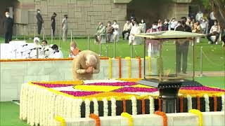 PM Shri Narendra Modi pays floral tributes to Mahatma Gandhi at Rajghat on #GandhiJayanti